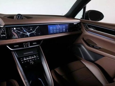 New 2026 Porsche Macan 4 Electric image 18