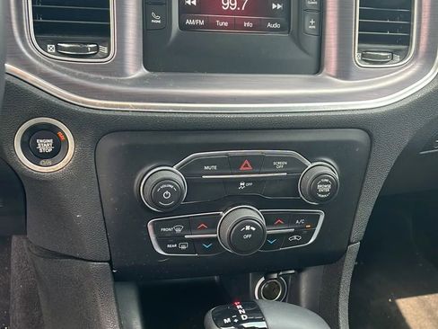 Used 2017 Dodge Charger SE RWD image 7
