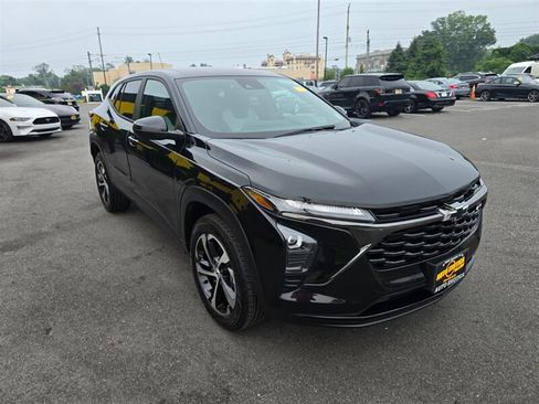 Used 2024 Chevrolet Trax RS w/ Driver Confidence Package FWD image 4