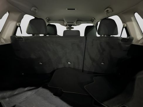 Used 2023 Nissan Rogue S image 9