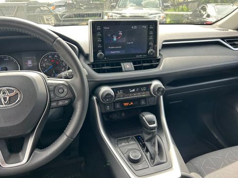 Used 2021 Toyota RAV4 XLE w/ Convenience Package AWD/4WD image 19