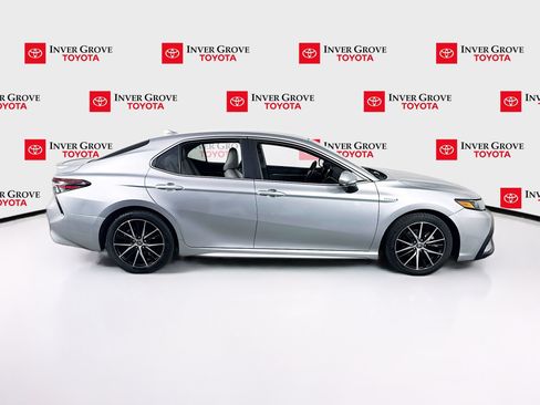 Used 2021 Toyota Camry SE FWD image 4