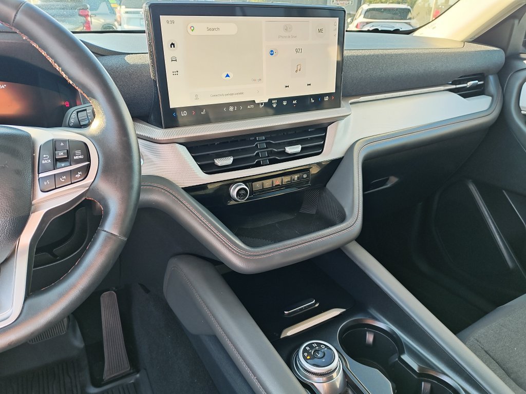 Used 2025 Ford Explorer Active AWD/4WD image 20