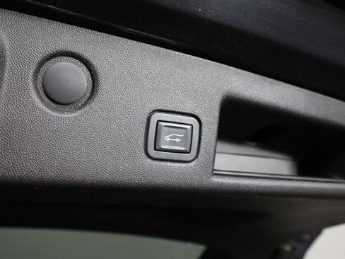Used 2018 Chevrolet Equinox LT FWD image 20