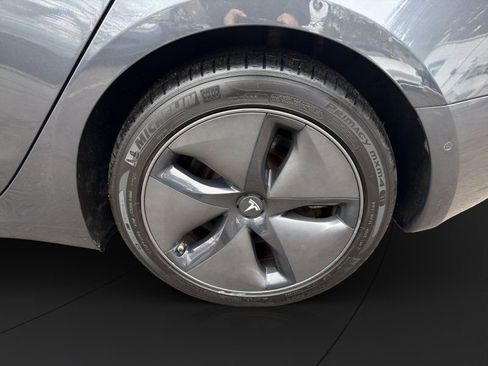 Used 2018 Tesla Model 3 Long Range image 22