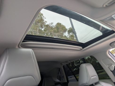 Used 2021 Toyota RAV4 XLE Premium FWD image 3
