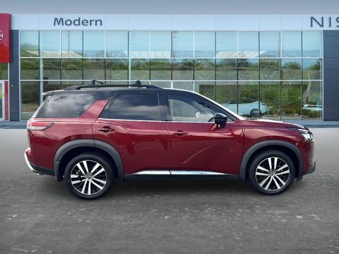 Certified 2023 Nissan Pathfinder Platinum AWD/4WD image 4