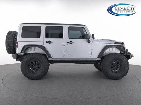 Used 2012 Jeep Wrangler Unlimited Rubicon w/ Connectivity Group AWD/4WD image 8