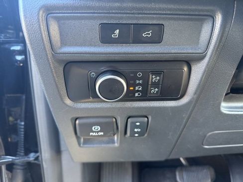 Used 2024 Ford Expedition XLT image 14