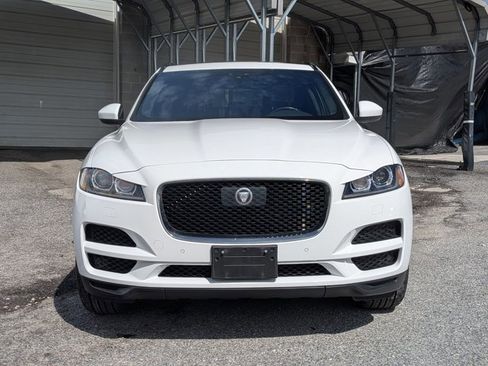 Used 2019 Jaguar F-PACE Prestige image 2