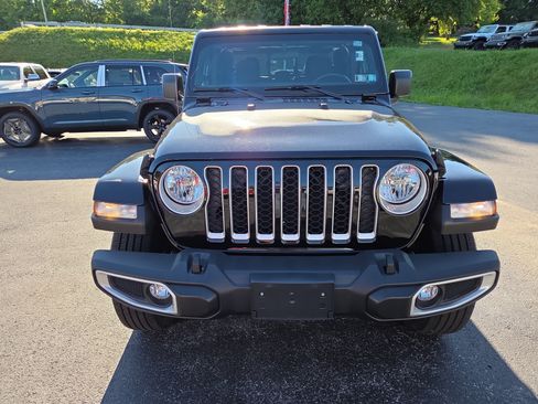 Used 2021 Jeep Gladiator Overland w/ Cold Weather Group AWD/4WD image 9