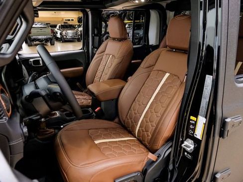 Used 2025 Jeep Gladiator Rubicon w/ Safety Group image 19