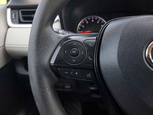 Used 2020 Toyota RAV4 XLE w/ Convenience Package FWD image 21