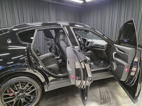 Used 2018 Maserati Levante GranSport image 47