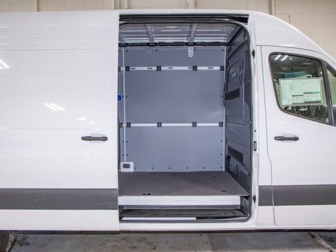Used 2025 Mercedes-Benz Sprinter 3500 image 3