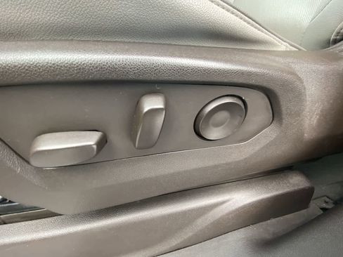 Used 2023 GMC Yukon XL SLT image 12