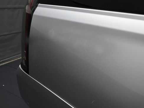 Used 2018 Cadillac Escalade Luxury image 17