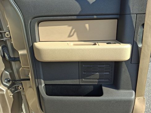 Used 2013 Ford F150 XLT w/ XLT Chrome Pkg image 13