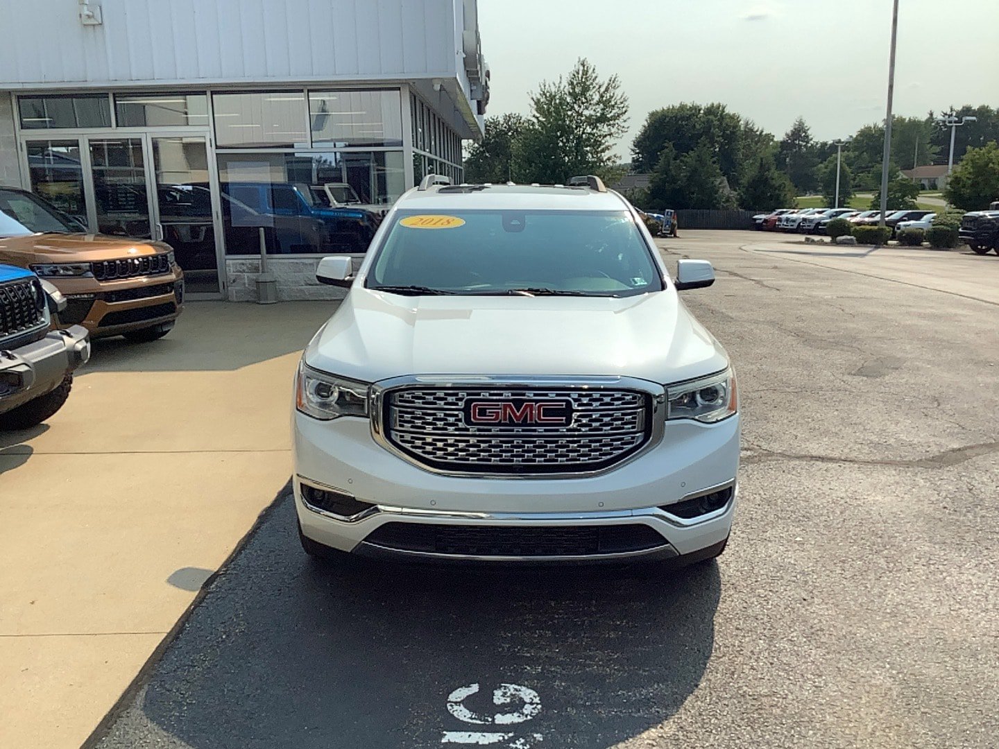 Used 2018 GMC Acadia Denali w/ Technology Package AWD/4WD image 2