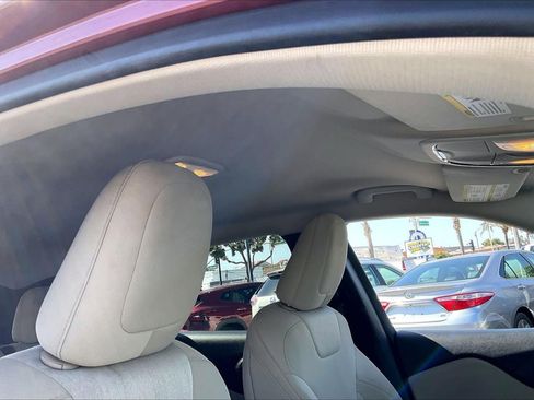 Used 2017 Jeep Cherokee Sport FWD image 22