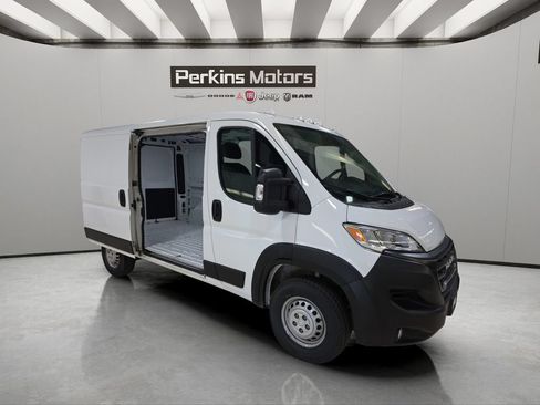 Used 2025 RAM ProMaster 2500 w/ Convenience Group FWD image 6