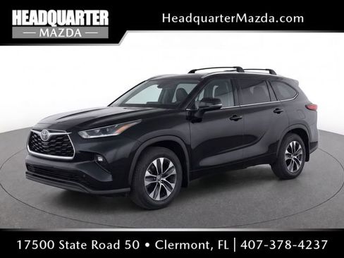 Used 2024 Toyota Highlander XLE AWD/4WD image 1