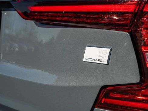 Used 2023 Volvo S60 T8 Plus image 7