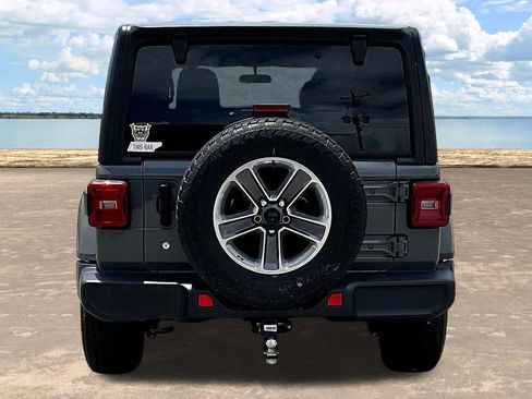 Used 2020 Jeep Wrangler Unlimited Sahara w/ LED Lighting Group AWD/4WD image 8
