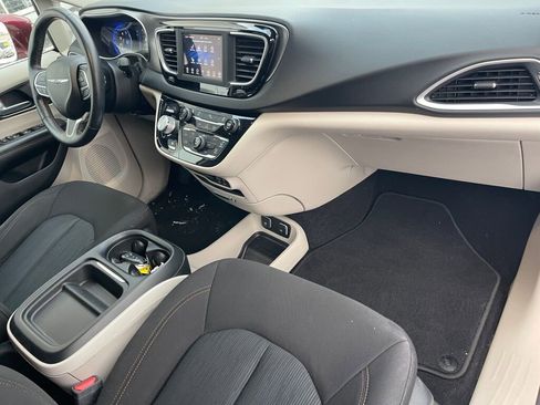 Used 2020 Chrysler Pacifica Touring w/ Cold Weather Group image 21