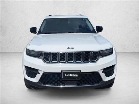 Used 2023 Jeep Grand Cherokee Laredo X RWD image 2