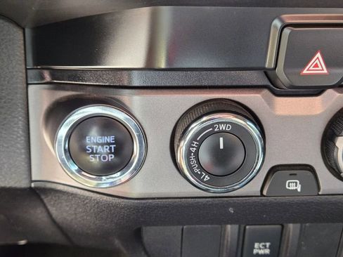 Used 2022 Toyota Tacoma TRD Off-Road image 29