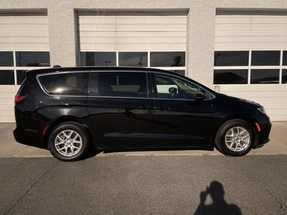 Used 2024 Chrysler Pacifica Touring-L