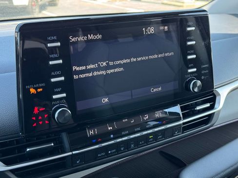 Used 2024 Toyota Sienna XLE image 31