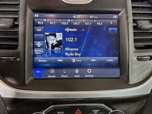 Used 2020 Chrysler 300 Touring image 17