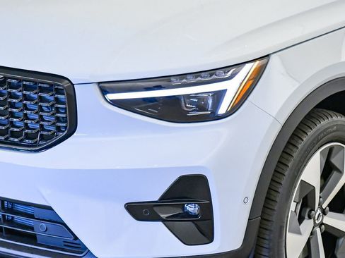 New 2026 Volvo XC40 B5 Plus w/ Protection Package Premier image 9