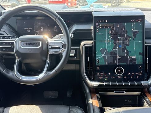 Used 2025 GMC Yukon Denali AWD/4WD image 4