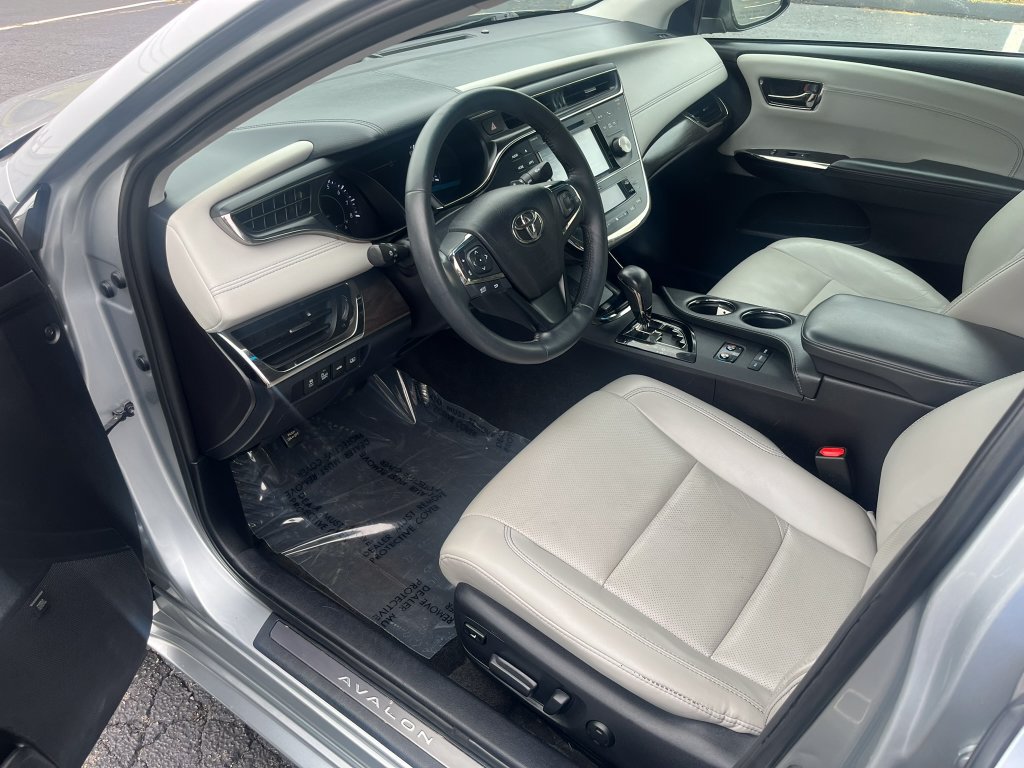 Used 2016 Toyota Avalon Limited FWD image 9