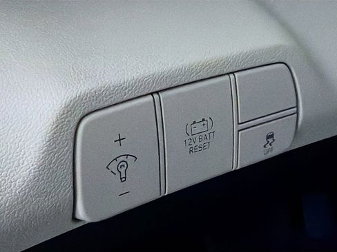 New 2025 Hyundai Elantra Limited image 11