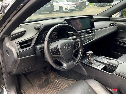 Used 2022 Lexus ES 300h w/ Accessory Package FWD image 2