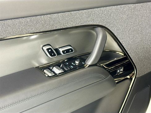 Used 2024 Land Rover Range Rover Sport Dynamic SE image 13