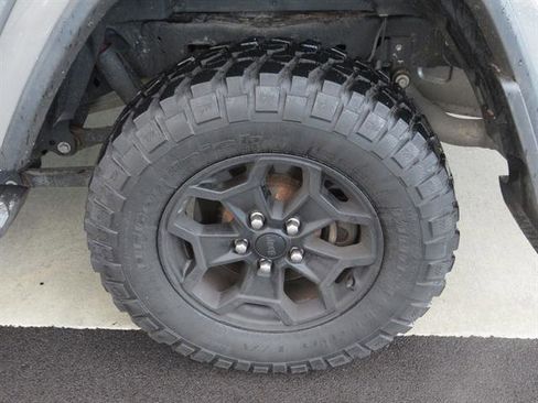 Used 2021 Jeep Gladiator Willys image 8