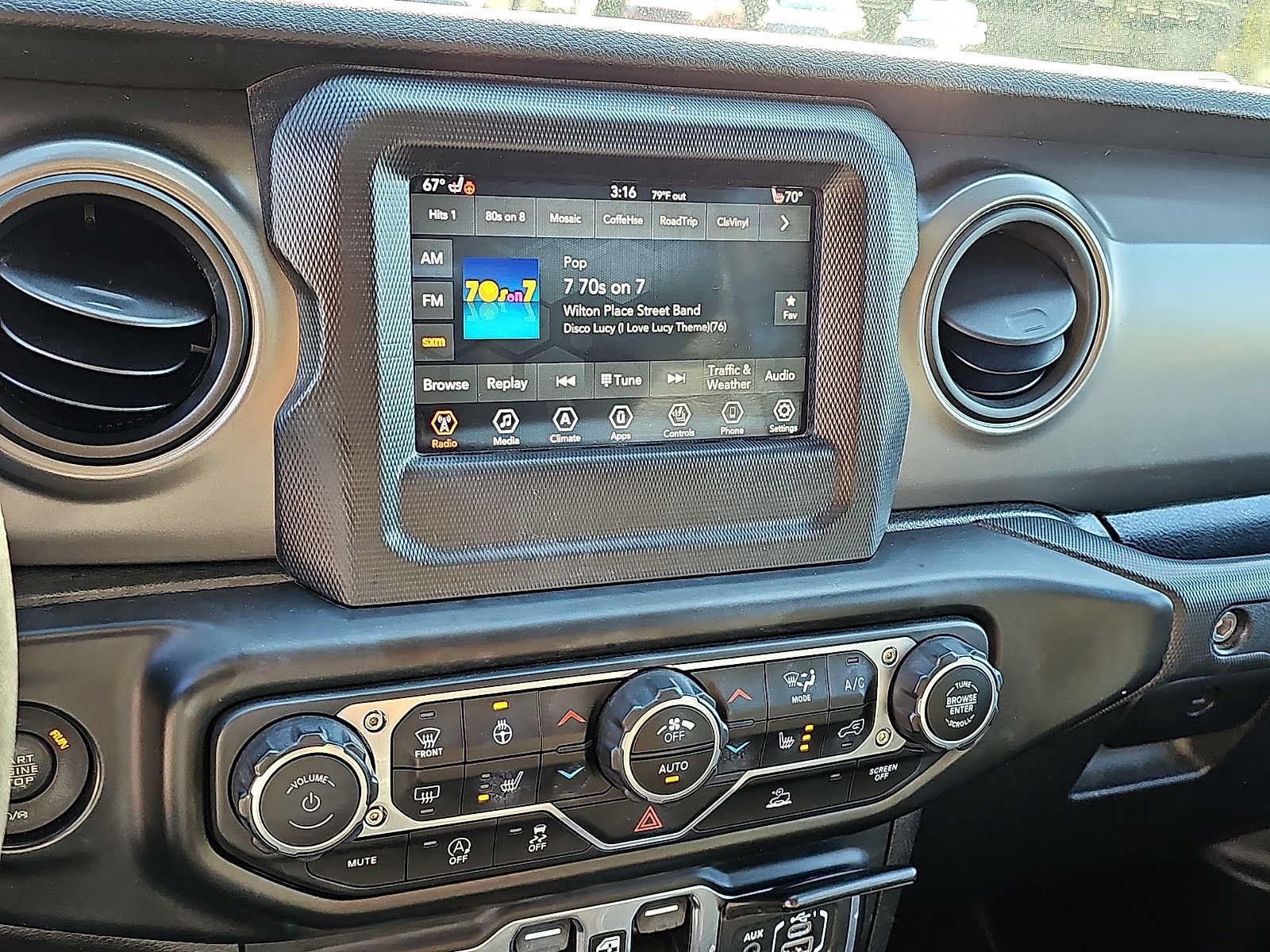 Used 2021 Jeep Gladiator Sport AWD/4WD image 16
