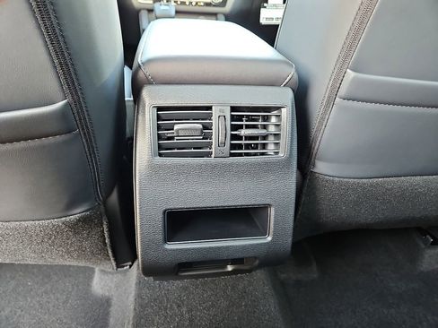 New 2025 Mitsubishi Outlander SE image 7