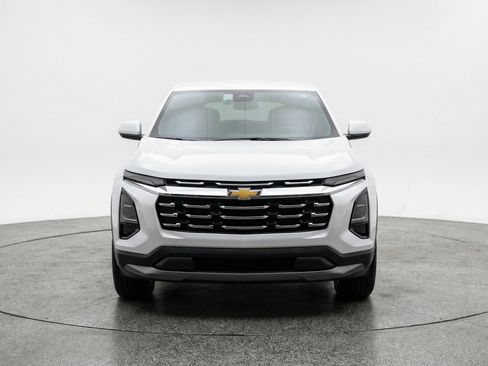 Used 2025 Chevrolet Equinox LT image 2