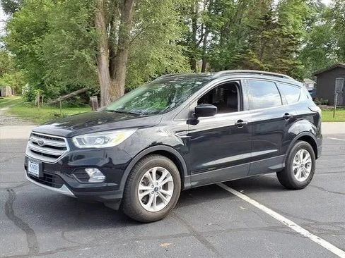 Used 2018 Ford Escape SE w/ SE Sport Appearance Package FWD image 1