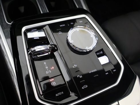 Used 2023 BMW 760i xDrive w/ Parking Assistance Package image 57