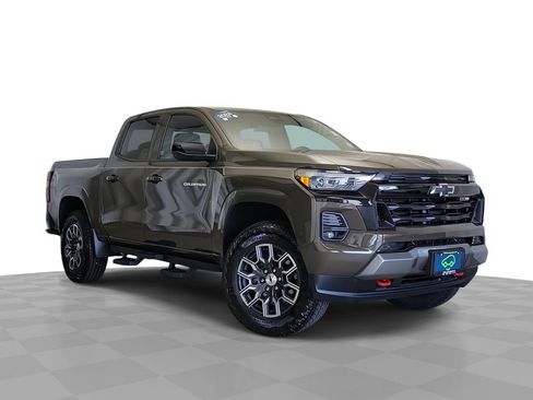 Used 2024 Chevrolet Colorado Z71 w/ Advanced Trailering Package AWD/4WD image 1