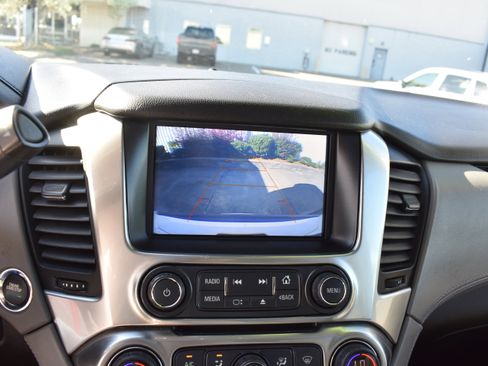 Used 2019 Chevrolet Suburban LT image 21