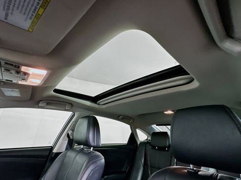 Used 2016 Toyota Avalon Limited w/ Toyota Safety Sense Package image 24