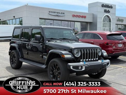 Used 2023 Jeep Wrangler Unlimited Sahara w/ Cold Weather Group AWD/4WD image 1